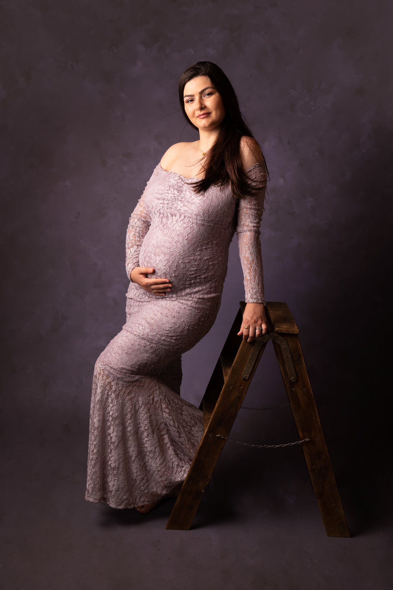 maternity photo in purple